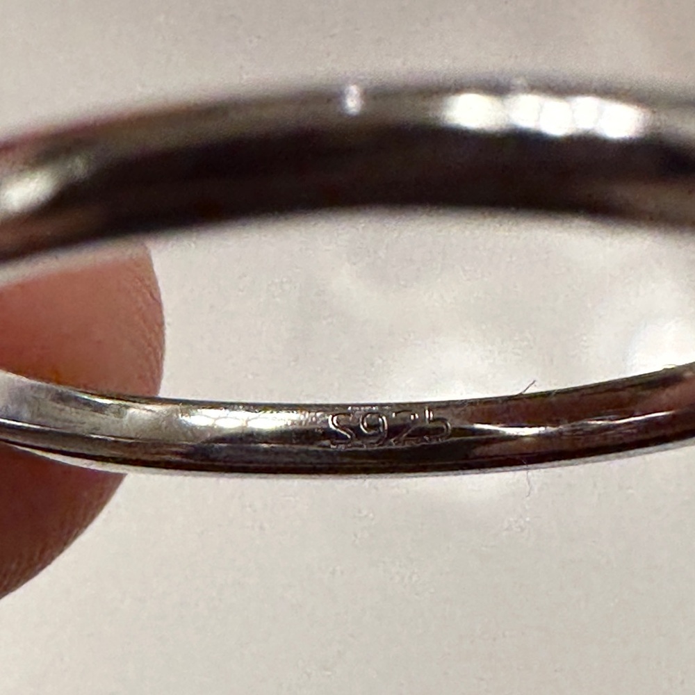 Stunning Silver Oval bezel moissanite Ring (2 carat) - Picture 6 of 8